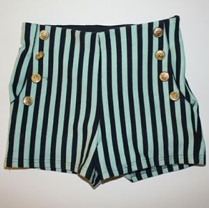 Beautiful sailor shorts!⛵